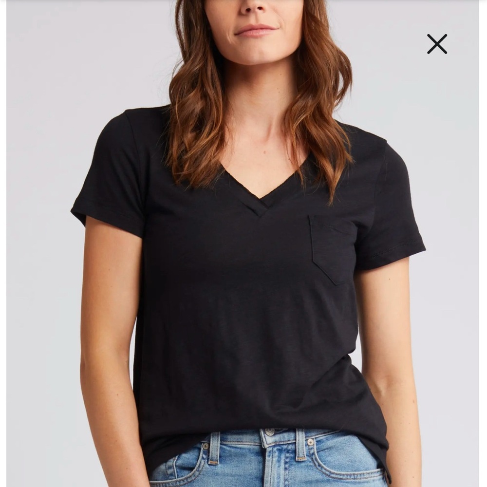 Size Small Caslon black V-neck tee with pocket